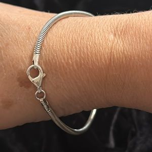 925 Sterling Bracelet W/glass bead and 2 engraved beads 9” Large